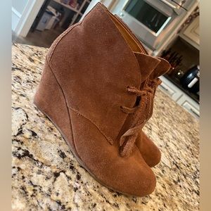 DV by Dolce Vita Suede Distressed Wedge Bootie w/ Suede Laces size 8.5